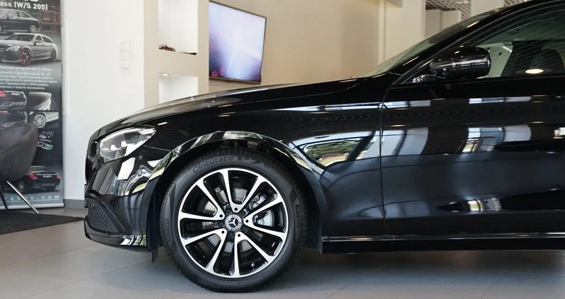 Mercedes-Benz Klasa E cena 197700 przebieg: 32700, rok produkcji 2022 z Stęszew małe 436